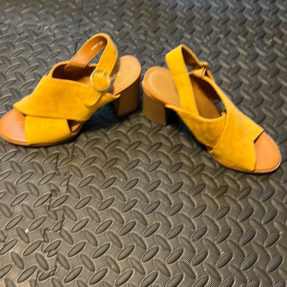Mustard Suede Heeled shoes